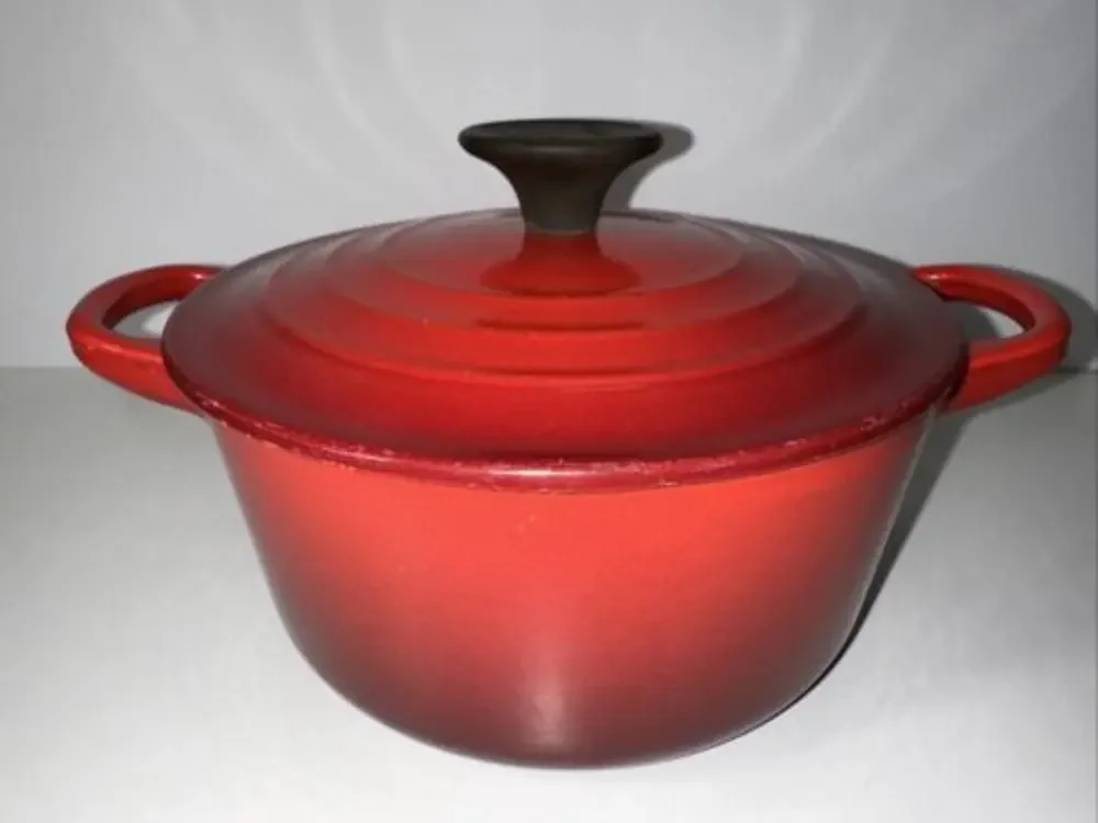 Le Creuset Cocotte Ronde 6.5 Inches 1.25 qt Cerise Red Cast Iron‎ HTF EUC
